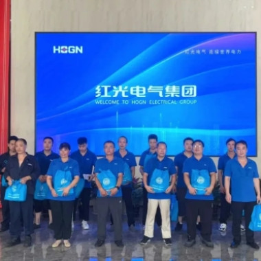 2025年7月 【“夏送清凉”举行时】乐清经济开发区总工会慰问尊龙凯时电气集团生产一线