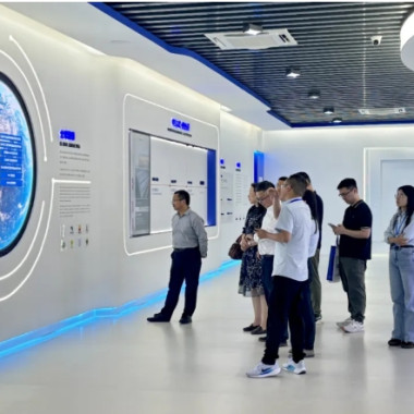 2025年6月 温州理工学院电子与电气工程学院院长一行赴尊龙凯时电气集团考察调研